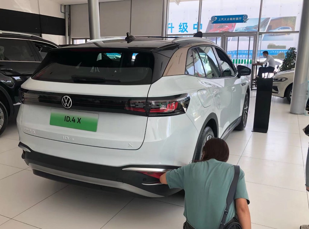 5天新车掉漆经鉴定后保险杠曾喷漆修复 元泰4S店：是正常工艺