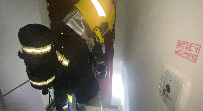 为这位母亲点赞！西安居民家凌晨起火 教科书式应对成功逃生