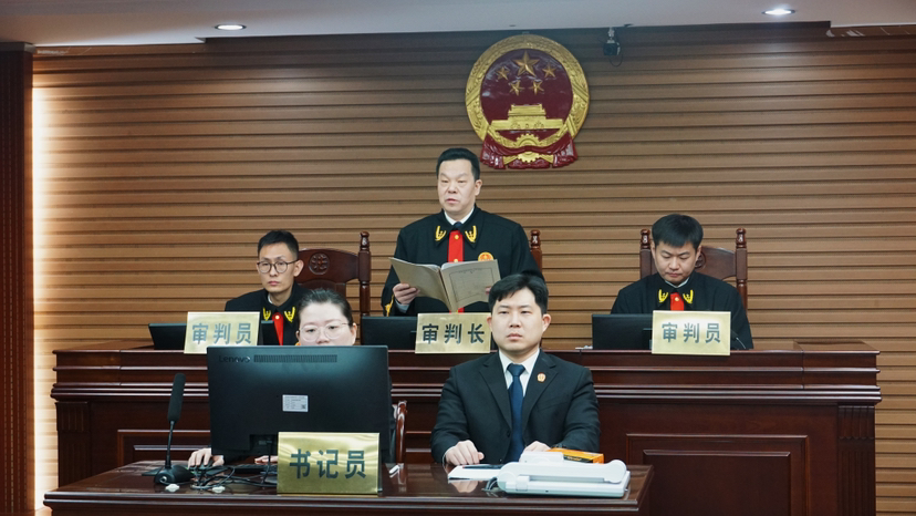 伪装成功人士诱导女性虚假投资诈骗135万余元 获刑10年8个月